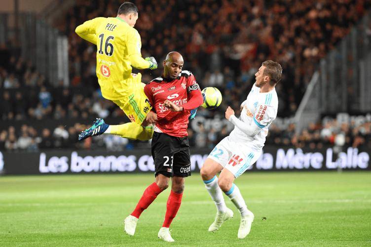 国际比赛日法国杯焦点战；比利亚雷亚尔绝杀压哨；球迷炸锅；年轻球员得到机会的简单介绍