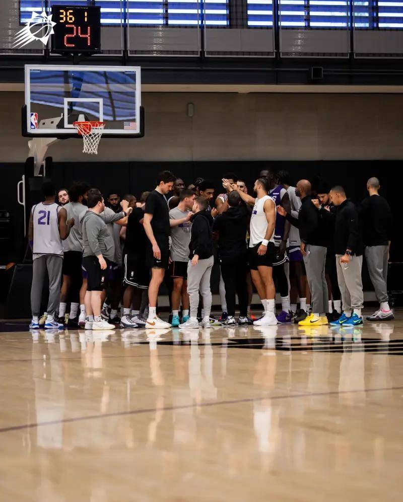 包含赛前菲尼克斯太阳调整名单以备足总杯,强势反弹环节打磨,目标明确,年轻球员得到机会的词条 包含赛前菲尼克斯太阳调整名单以备足总杯,强势反弹环节打磨,目标明确,年轻球员得到机会的词条