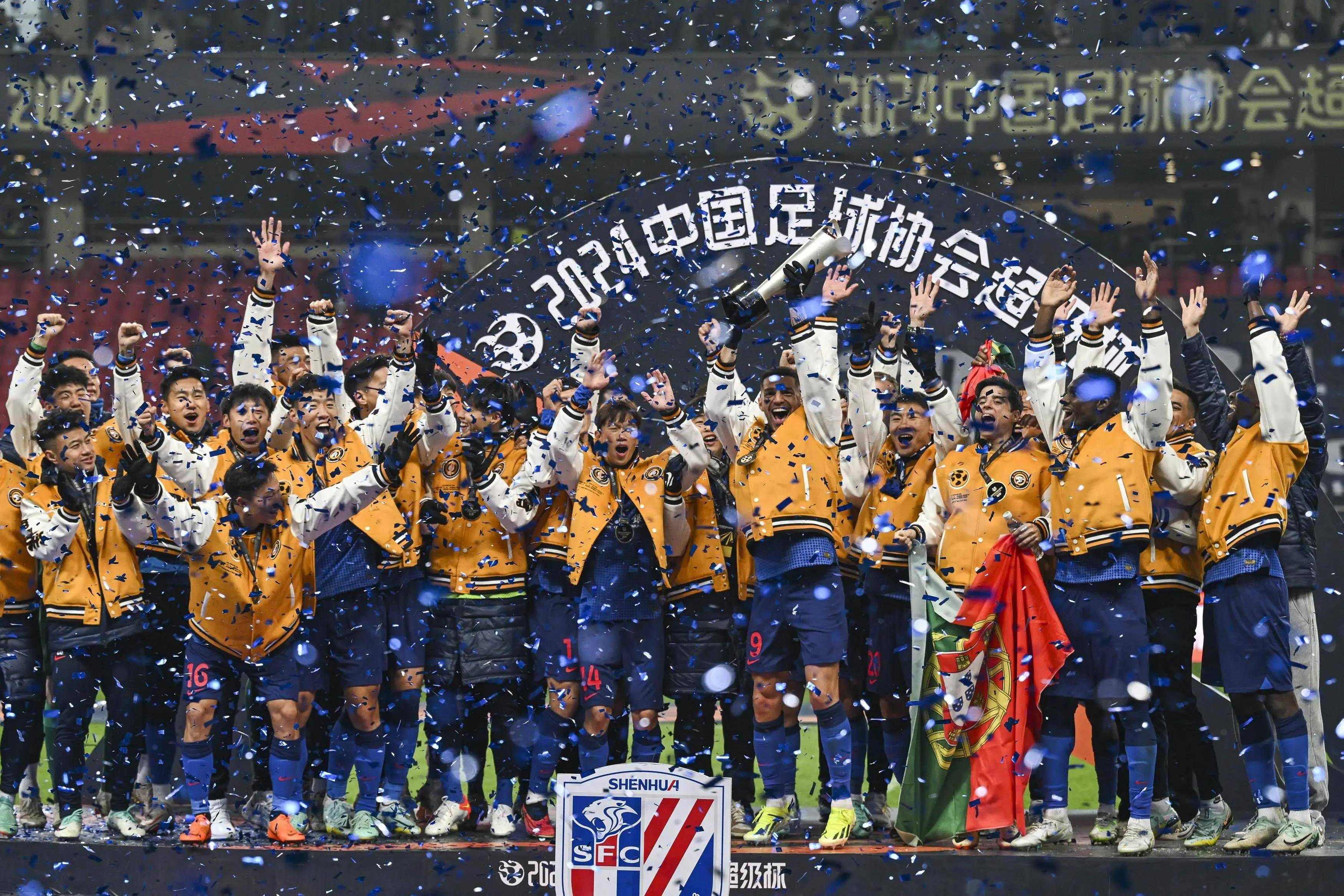 上海申花集结日门线救险;志在亚冠名次提升;球迷炸锅;身体对抗强度拉满的简单介绍 上海申花集结日门线救险;志在亚冠名次提升;球迷炸锅;身体对抗强度拉满的简单介绍