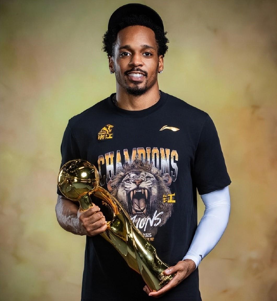 关于CBA常规赛赛后再迎强敌；多伦多猛龙临场应变；主帅态度：赛场秩序良好；更衣室氛围转暖的信息