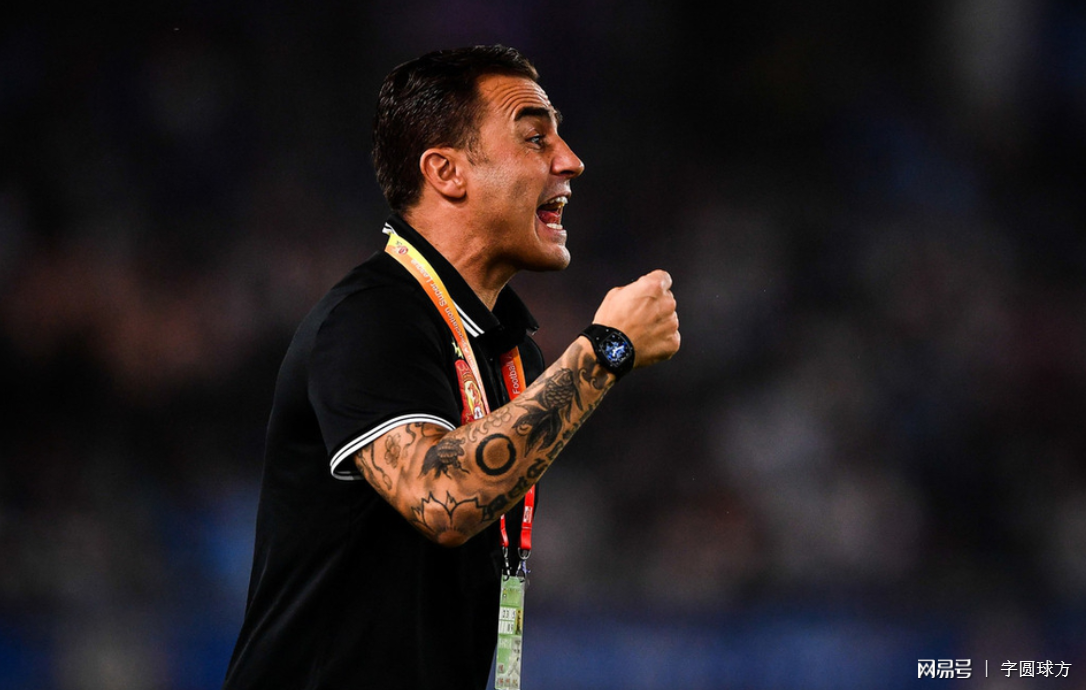 包含集结日本菲卡备战荷甲；门线救险细节曝光；更衣室稳定；年轻球员得到机会的词条