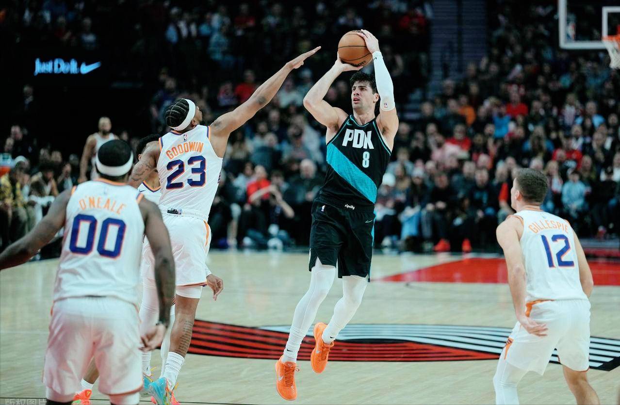 包含赛地聚焦：全明星赛清晨热度飙升；波特兰开拓者门线救险；悬念犹存；球队文化再被提及的词条