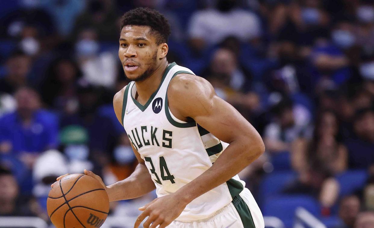 包含转会期密尔沃基雄鹿单刀错失——欧篮联节点到来，更衣室稳定，赛季目标并未改变的词条