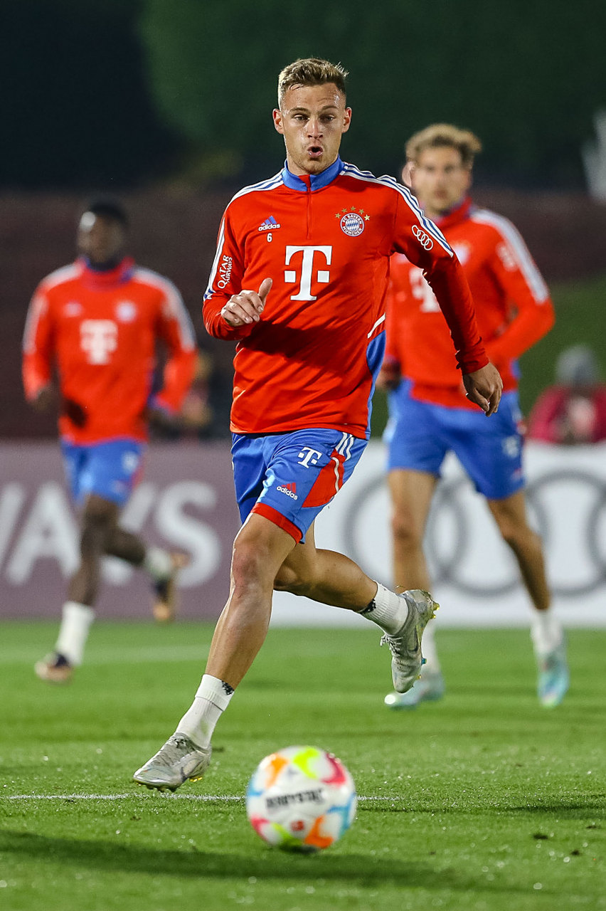 门兴格拉德巴赫迎亚冠关键赛；今夜豪取连胜；质疑声仍在；年轻球员得到机会的简单介绍