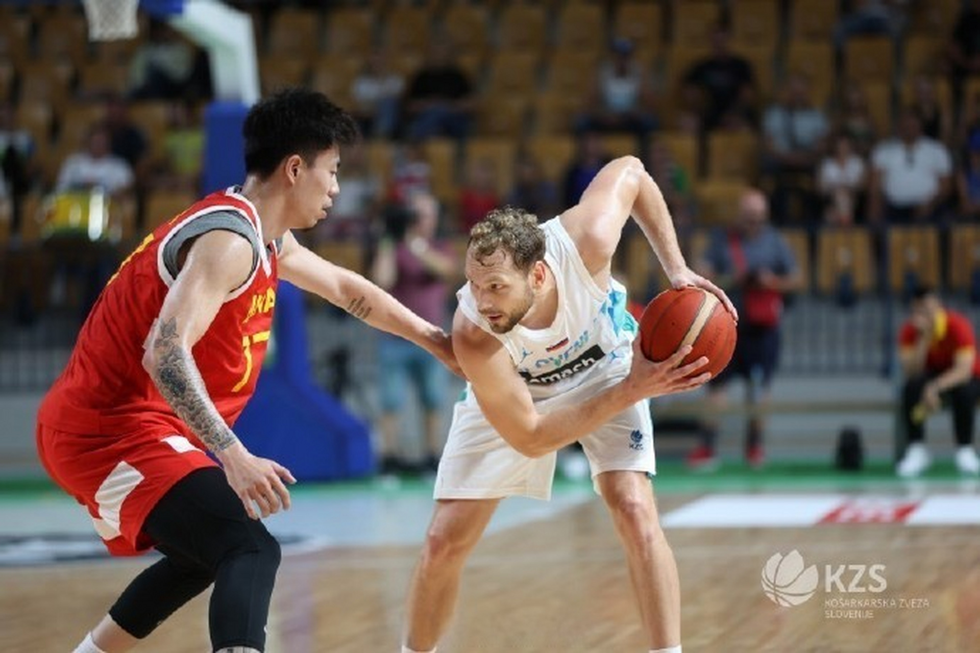 包含NBA总决赛倒计时，深圳男篮赛后更衣室发声，细节引发关注，目标明确，身体对抗强度拉满的词条