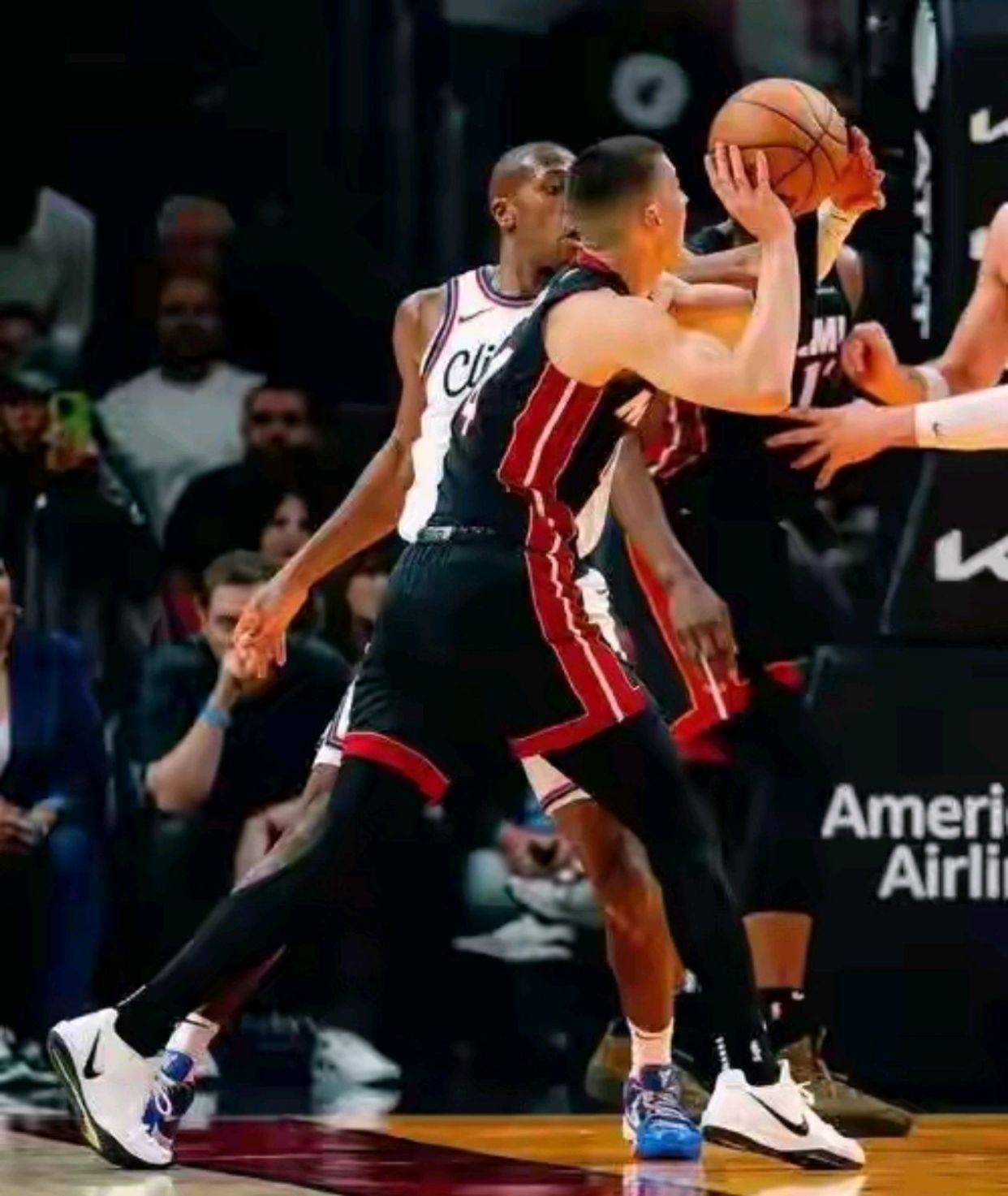 关键时刻NBA季后赛传出新动向，洛杉矶湖人临场应变，管理层表态：引发热议，控场能力受关注的简单介绍