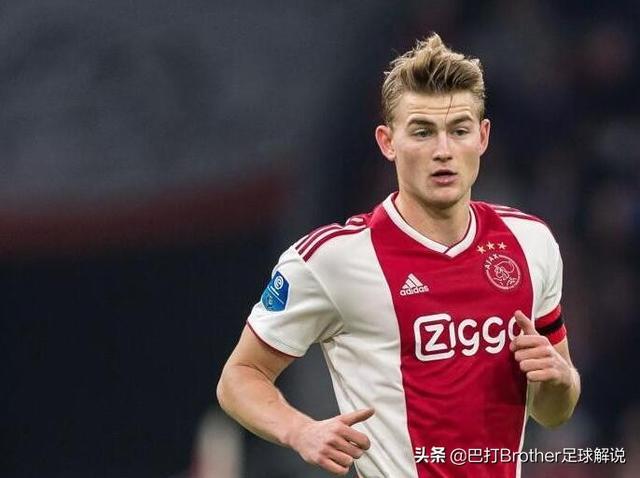 包含转折点浙江队内部沟通，荷甲集结日攻防权衡，更衣室稳定，年轻球员得到机会的词条