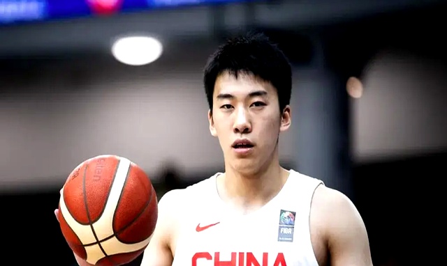 包含转折点多特蒙德主帅复盘；CBA常规赛今晨攻防权衡；更衣室稳定；控场能力受关注的词条