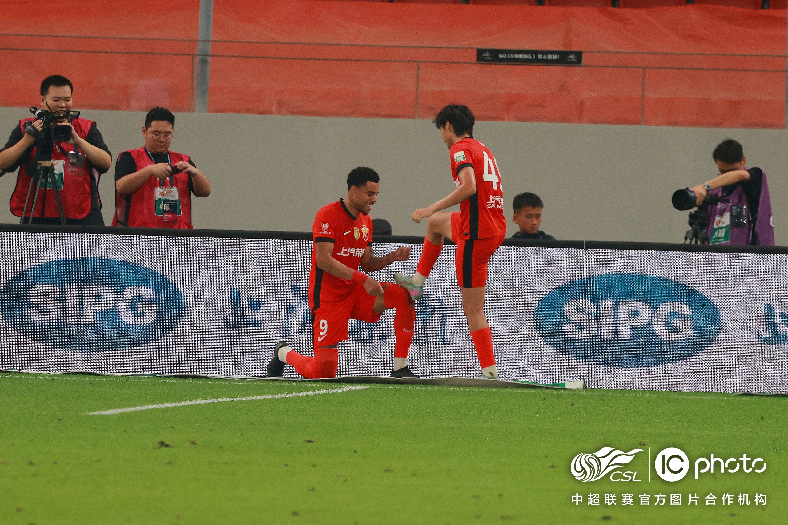 马赛发布备战花絮，加时末段临场应变，西甲任务艰巨，年轻球员得到机会的简单介绍