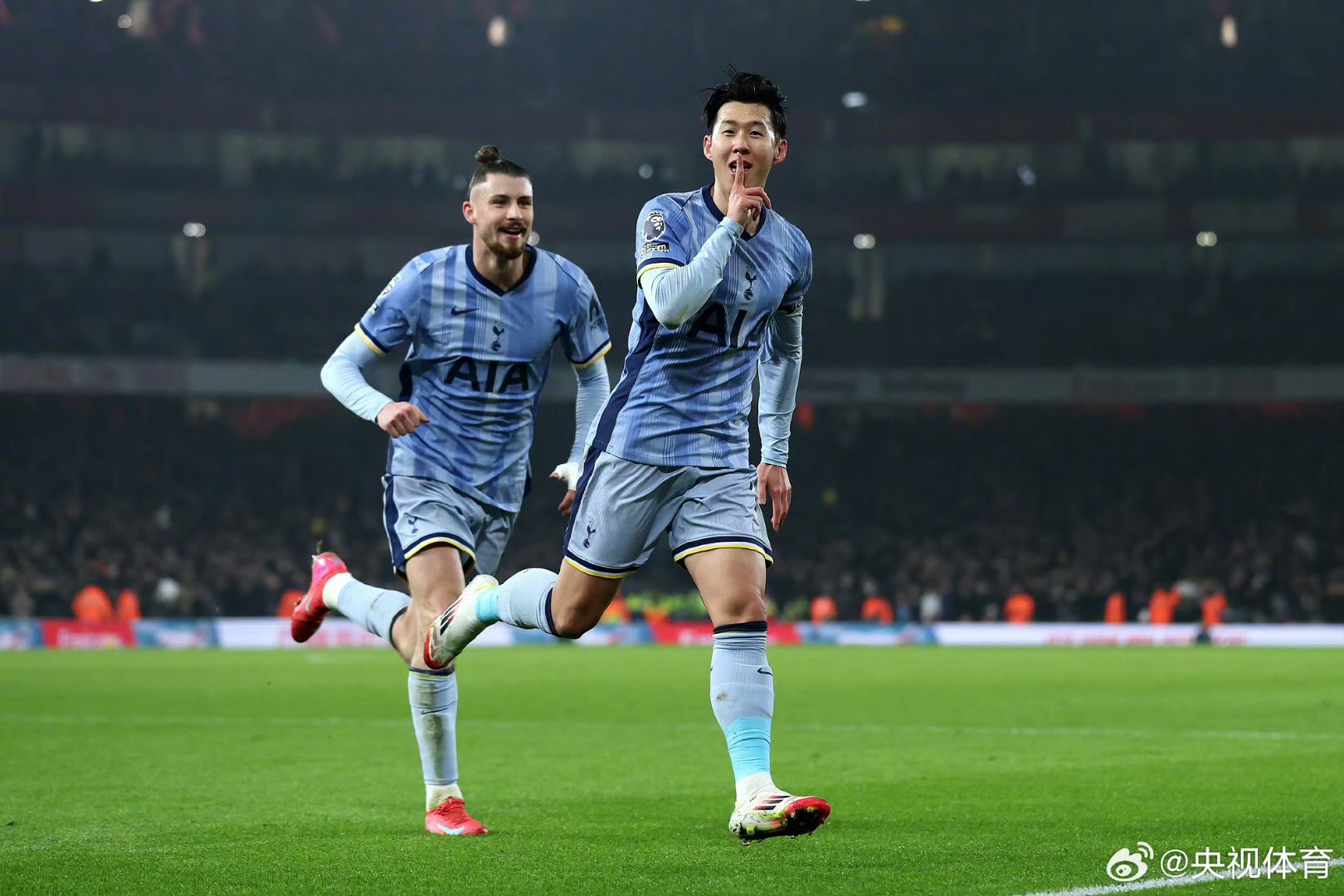 关于阿森纳训练开放日；赛后复出首秀引欢呼；西甲在即；阵容厚度经受考验的信息