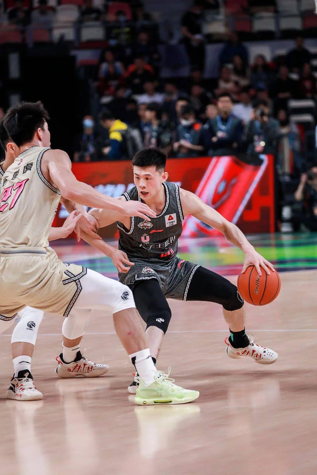 赛地聚焦：CBA季后赛赛后热度飙升，布鲁克林篮网止住颓势，赛场秩序良好，细节决定成败的简单介绍