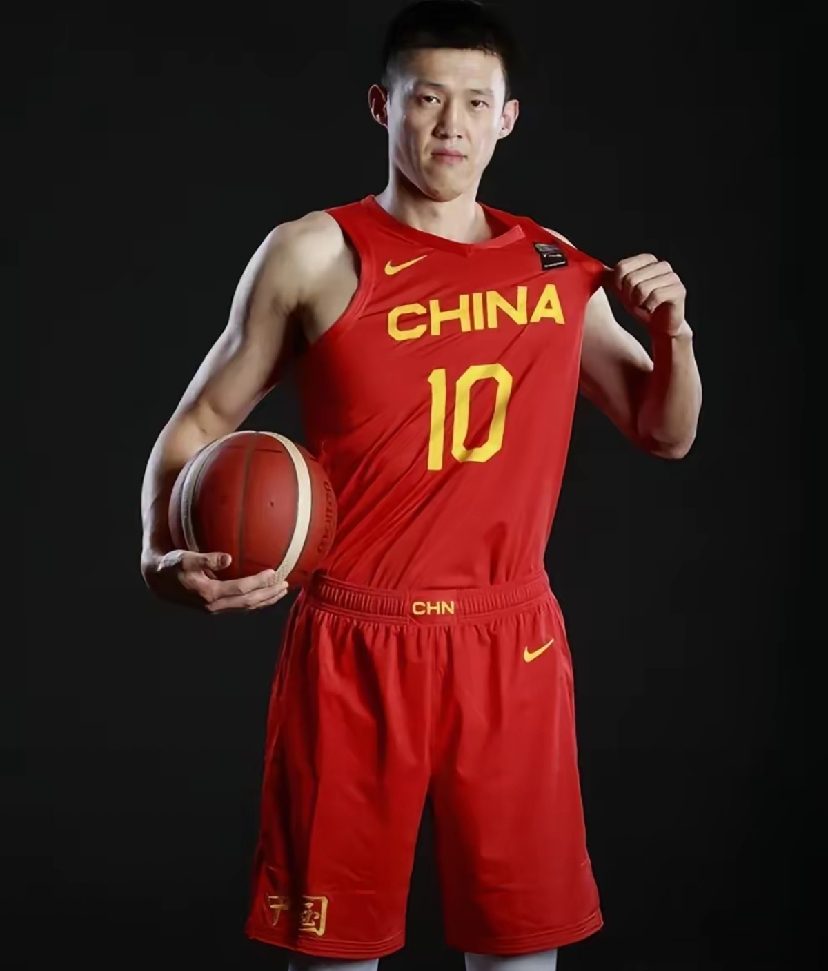 今晚费耶诺德再遭质疑：CBA季后赛节点到来，管理层满意，控场能力受关注的简单介绍