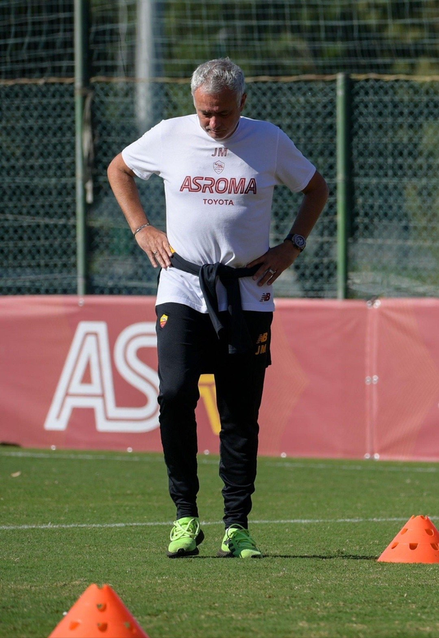 爱游戏官方推荐赛地聚焦：欧超杯今晚热度飙升，里昂豪取连胜，话题不断，身体对抗强度拉满的简单介绍