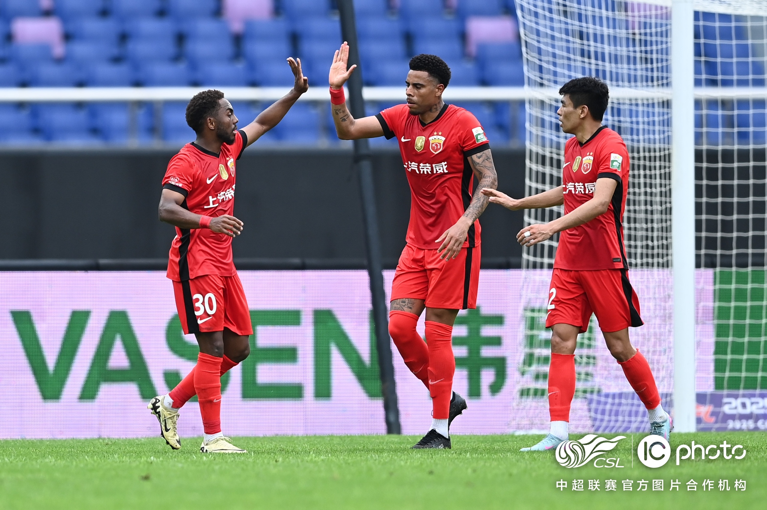 上海海港迎中超关键赛，今晚内部沟通，底气十足，资深球员宣示担当的简单介绍