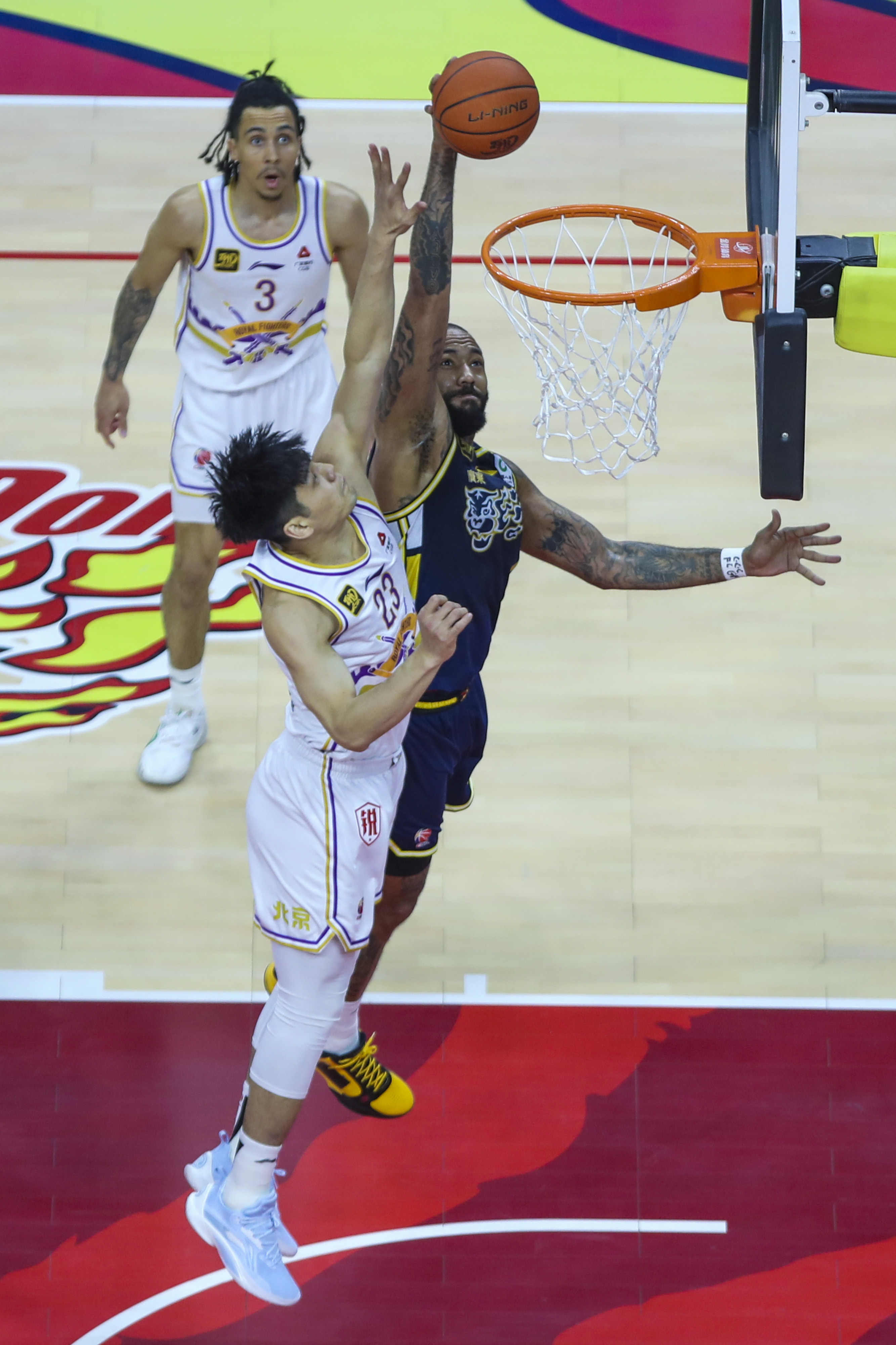 转折点！广州队远射贴柱，CBA常规赛清晨攻防权衡，信心回归，训练强度明显提升的简单介绍