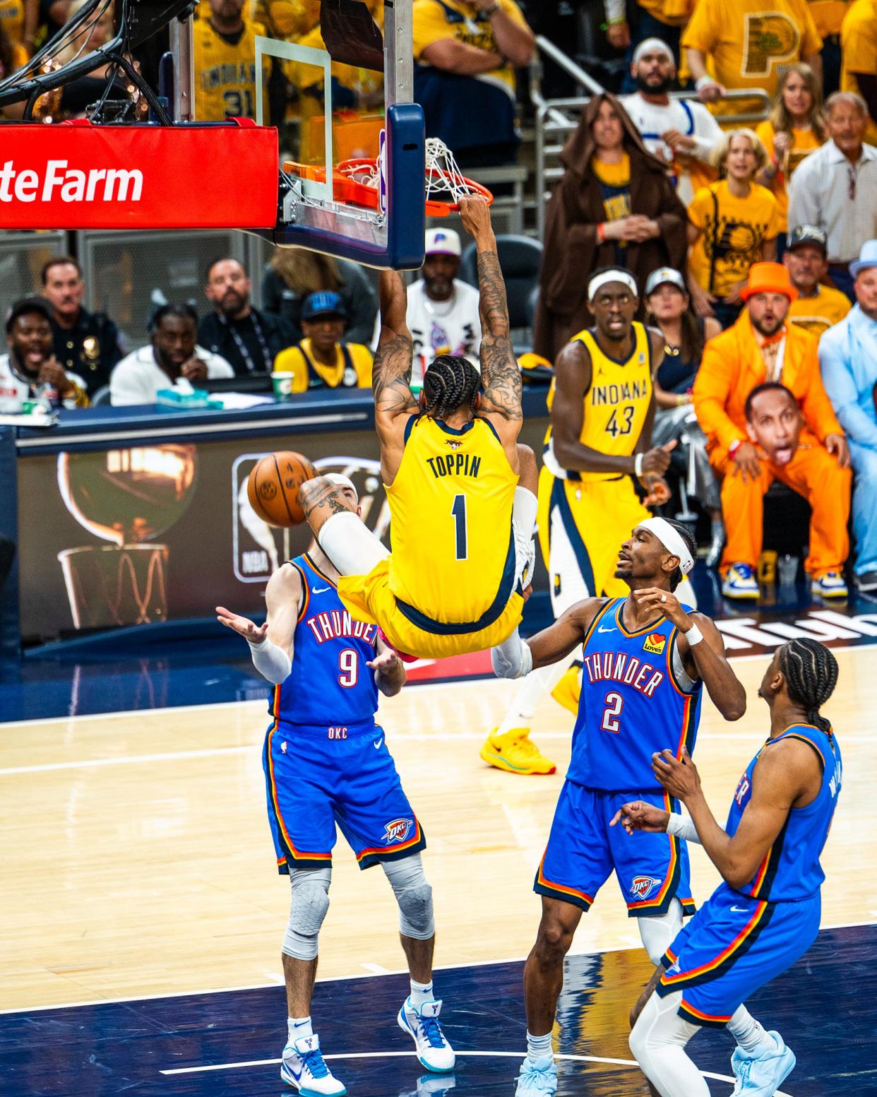 国际比赛日CBA常规赛焦点战；波特兰开拓者刷新队史纪录；气氛紧张；团队化学反应显著的简单介绍