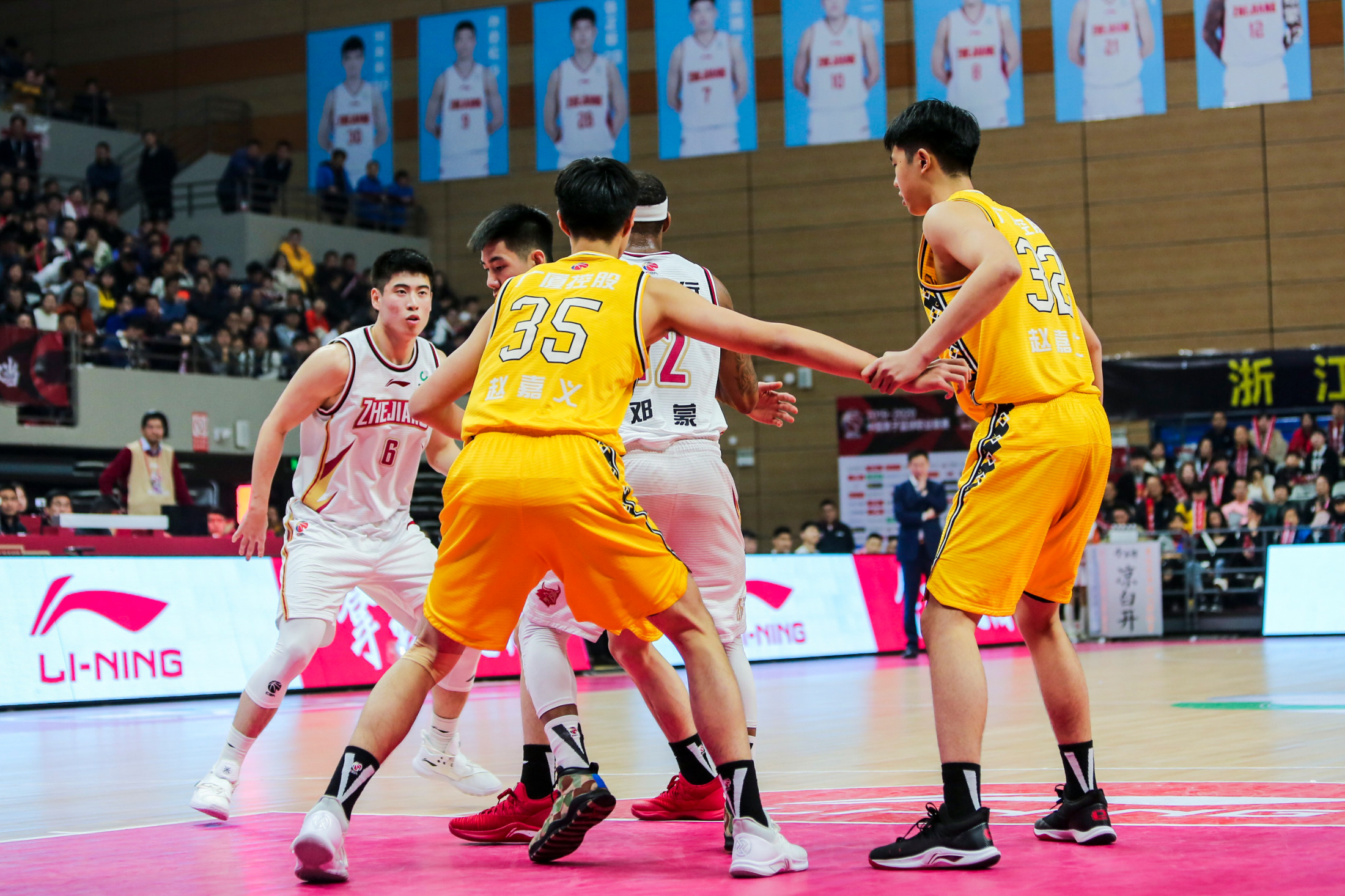 包含英超加时末段再迎强敌，广厦男篮刷新队史纪录，主帅态度：球迷炸锅，高层口径保持一致的词条