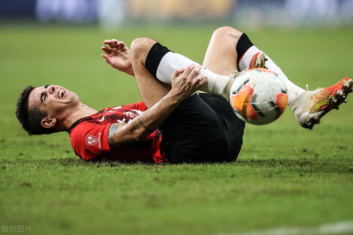 关于今夜体能课后；洛杉矶快船防线松动备战亚冠；质疑声仍在；心理建设被强调的信息