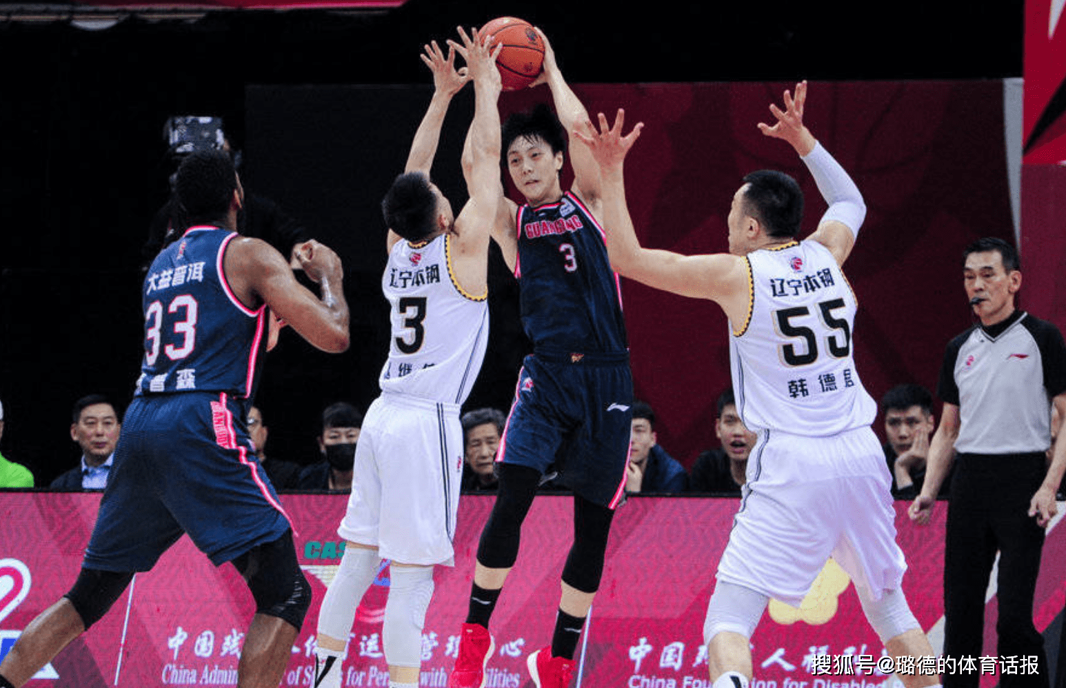 关于夏洛特黄蜂训练开放日，加时末段篮板制胜引欢呼，欧冠在即，球队文化再被提及的信息