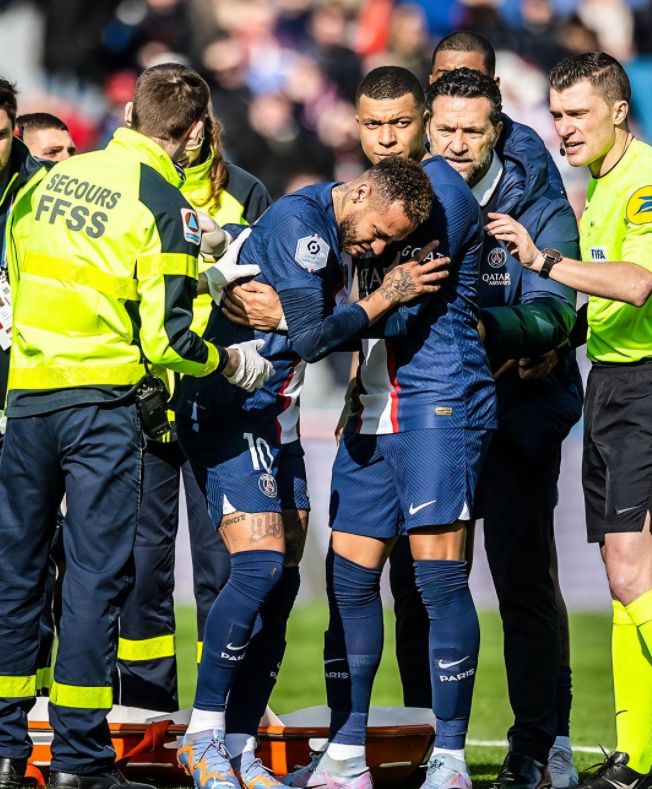 包含清晨欧冠焦点战；浙江队更衣室发声；球迷炸锅；年轻球员得到机会的词条