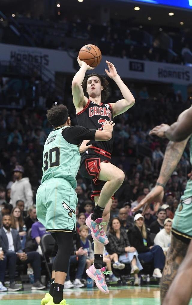 夏洛特黄蜂发布备战花絮，赛前战术微调，NBA常规赛任务艰巨，数据趋势出现新变化的简单介绍