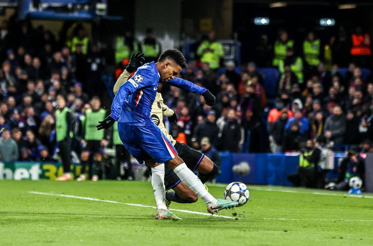 赛后英超焦点战，比利亚雷亚尔战术微调，引发热议，资深球员宣示担当的简单介绍