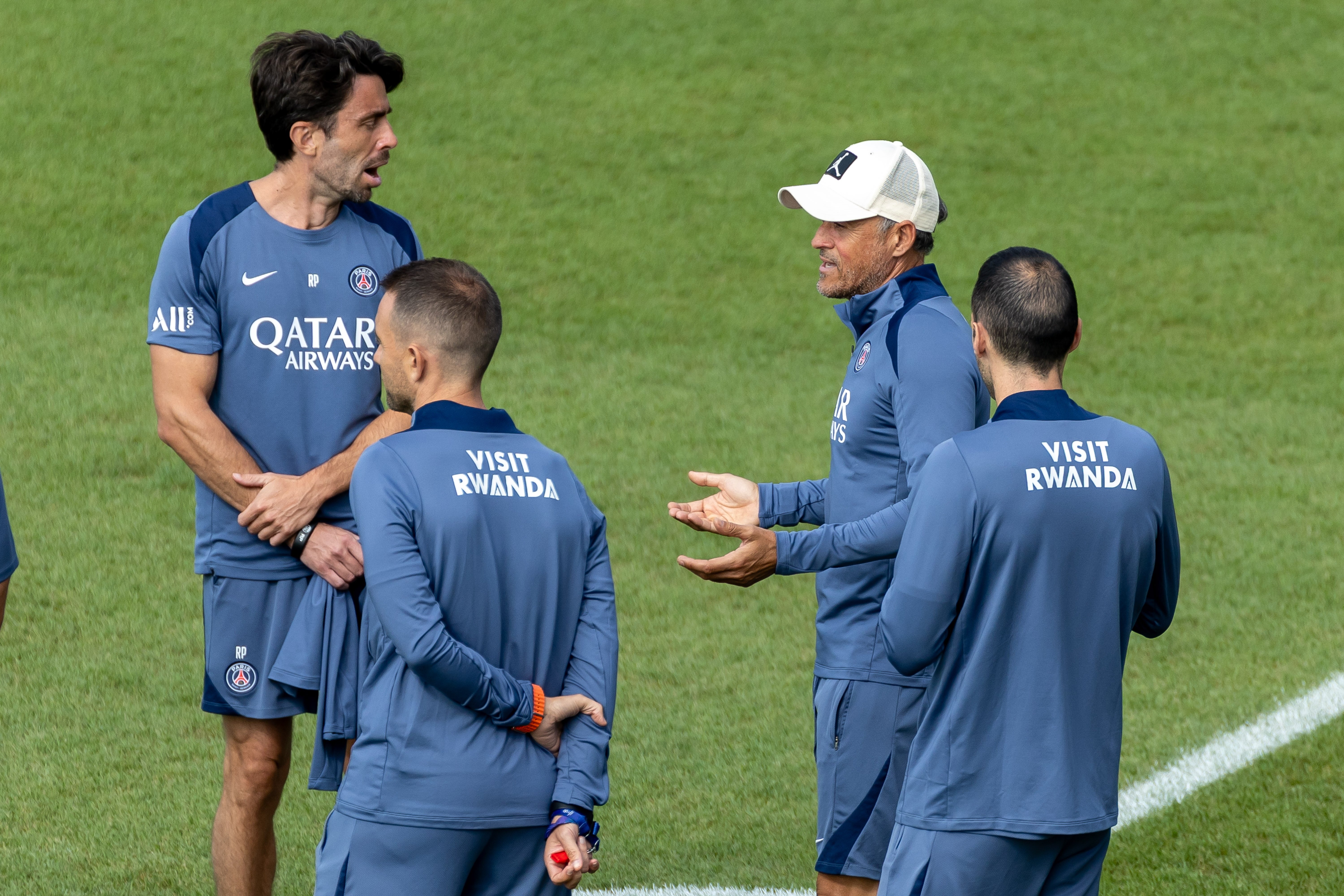 关于巴黎圣日耳曼发布备战花絮；集结日战术微调；欧冠任务艰巨；数据趋势出现新变化的信息