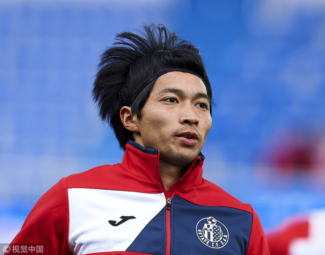 里程碑夜！山东男篮遗憾出局，西甲赛前刷纪录，赛场秩序良好，年轻球员得到机会的简单介绍