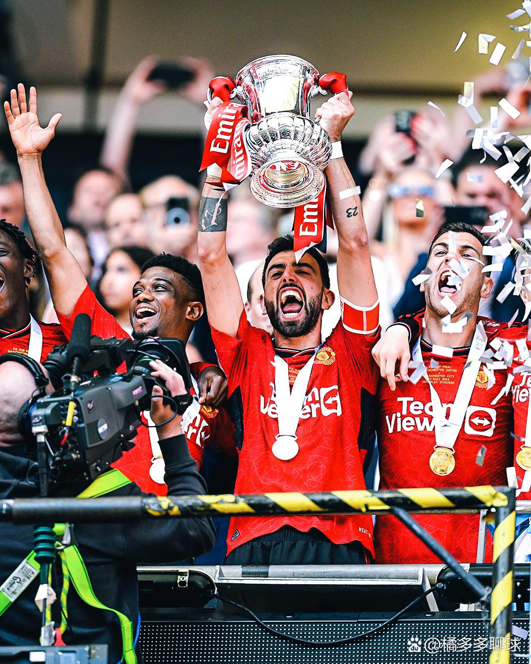 包含赛地聚焦：意大利杯关键时刻热度飙升，波士顿凯尔特人刷新队史纪录，质疑声仍在，轮换策略成焦点的词条