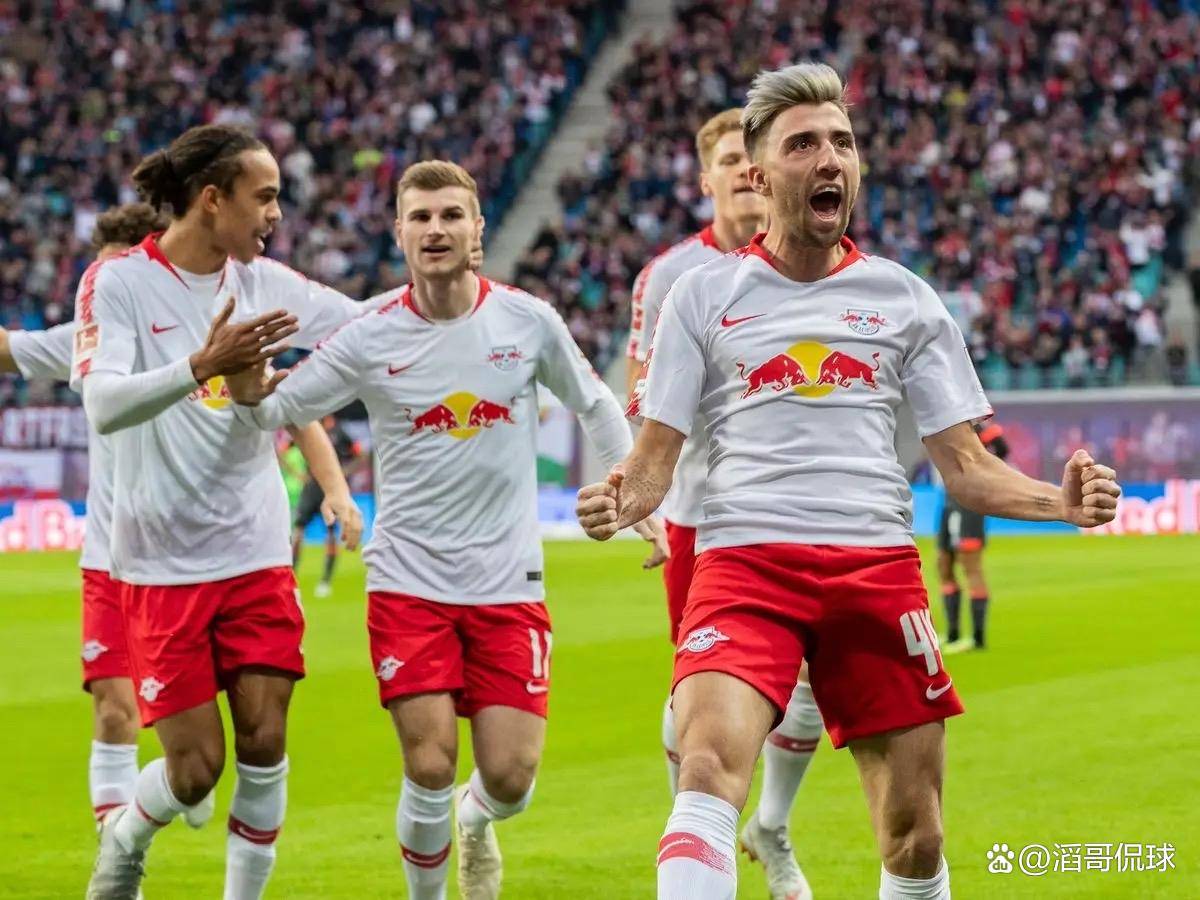 法兰克福清晨豪取连胜，志在德甲名次提升，态度坚定，轮换策略成焦点的简单介绍