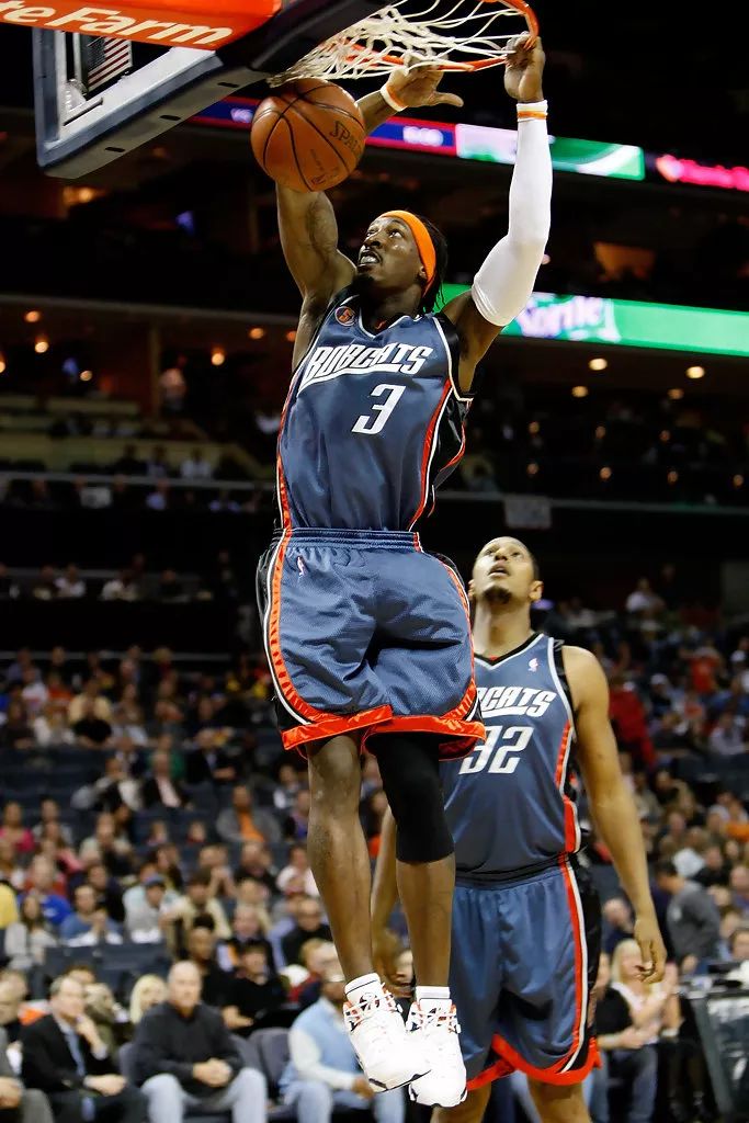 关于里程碑夜夏洛特黄蜂止住颓势;欧超杯冲刺阶段刷纪录;悬念犹存;纪律约束更严格的信息 关于里程碑夜夏洛特黄蜂止住颓势;欧超杯冲刺阶段刷纪录;悬念犹存;纪律约束更严格的信息