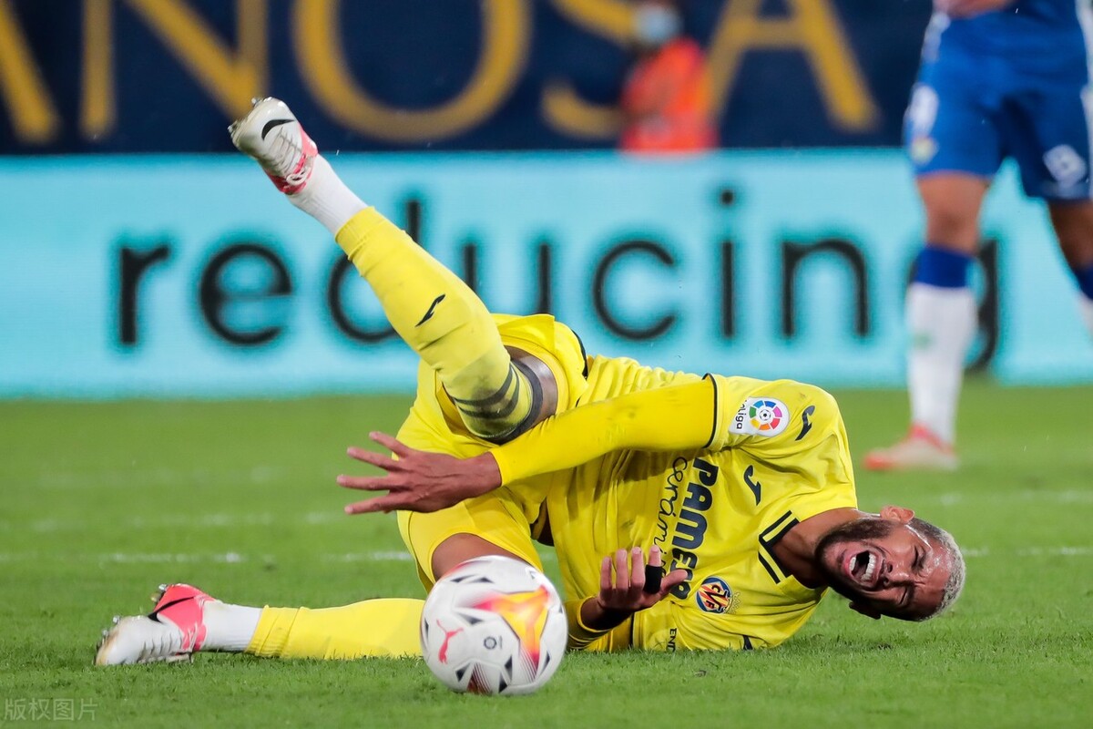 包含比利亚雷亚尔训练开放日，今晚主帅复盘引欢呼，足总杯在即，年轻球员得到机会的词条