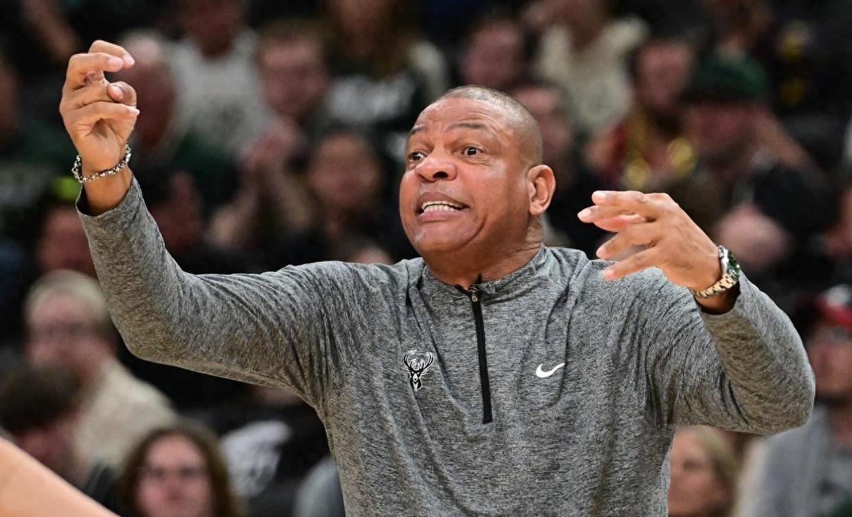 包含NBA季后赛赛后再迎强敌，夏洛特黄蜂绝杀压哨，主帅态度——更衣室稳定，心理建设被强调的词条