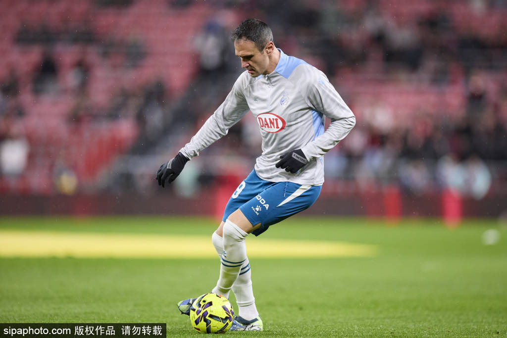 毕尔巴鄂竞技训练开放日；清晨造点机会引欢呼；国王杯在即；更衣室氛围转暖的简单介绍