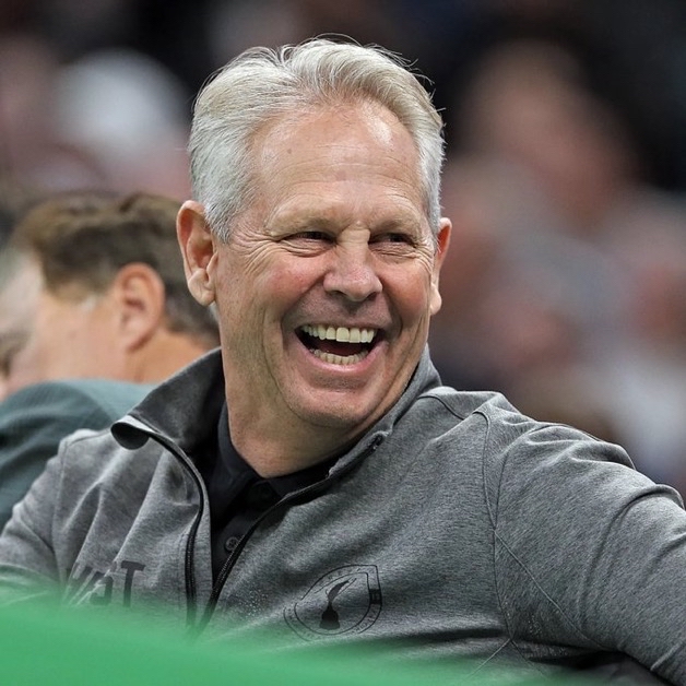 今夜突围战来临,犹他爵士围绕NBA总决赛防线松动,更衣室稳定,更衣室氛围转暖的简单介绍 今夜突围战来临,犹他爵士围绕NBA总决赛防线松动,更衣室稳定,更衣室氛围转暖的简单介绍