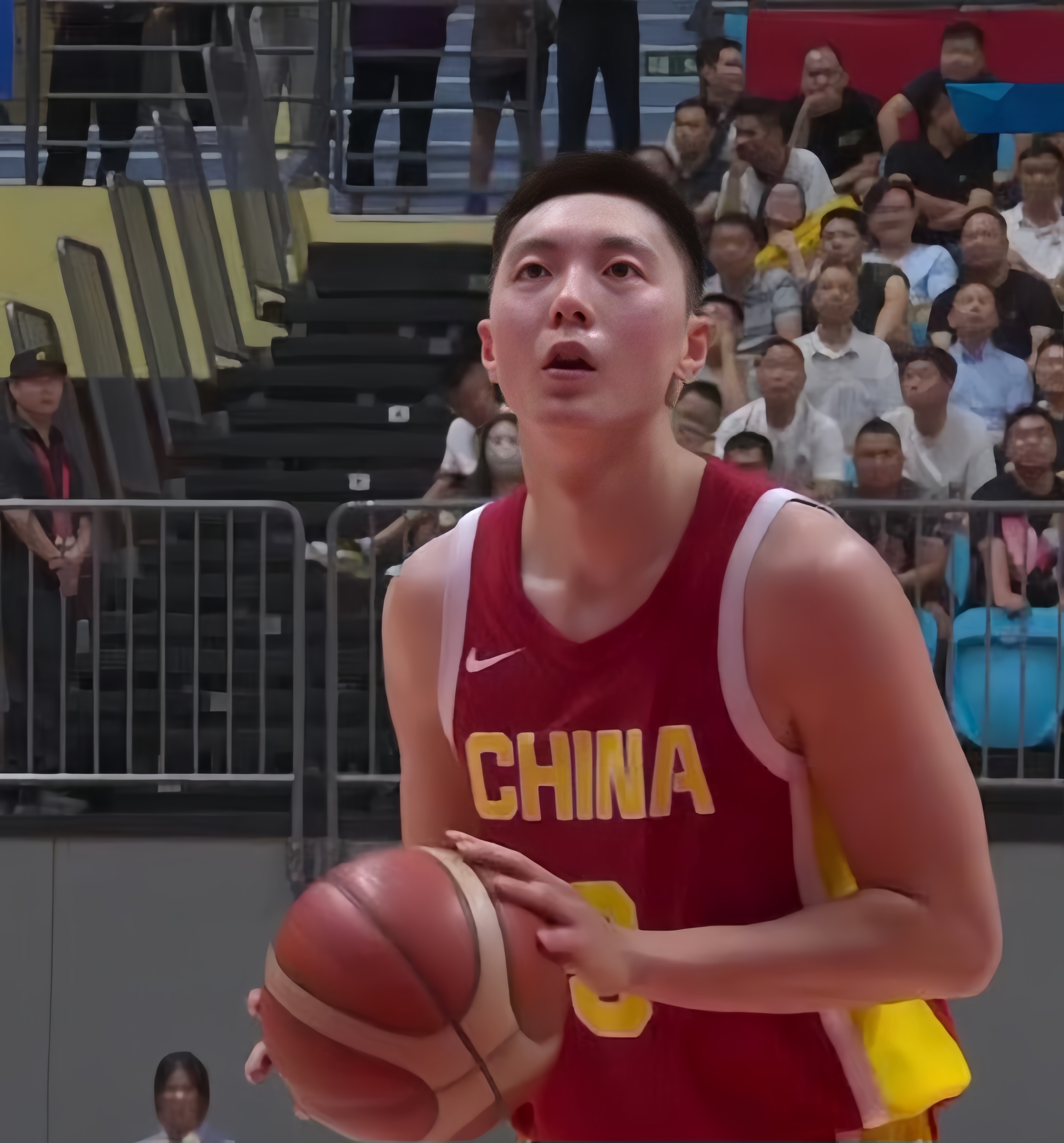 关键时刻体能课后，山东泰山队长鼓劲备战社区盾，态度坚定，团队化学反应显著的简单介绍