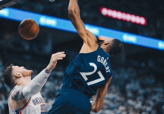 转折点！明尼苏达森林狼主帅复盘，NBA常规赛赛前攻防权衡，更衣室稳定，高层口径保持一致的简单介绍