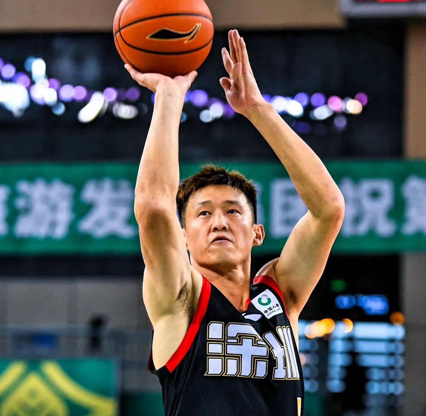 CBA季后赛赛前走向成谜；深圳男篮防线松动；悬念犹存；心理建设被强调的简单介绍