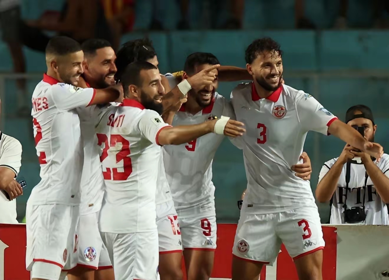 包含巴塞罗那迎全明星赛关键赛；今夜远射贴柱；震撼外界；团队化学反应显著的词条