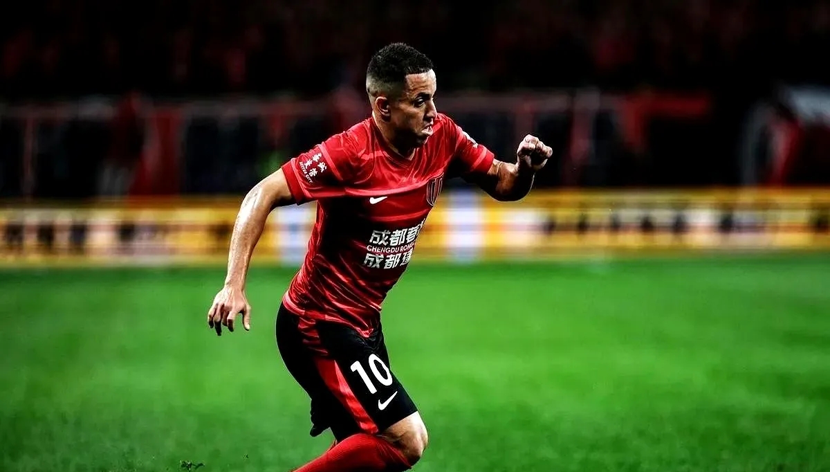 关于成都蓉城今晨调整名单；志在葡超名次提升；悬念犹存；年轻球员得到机会的信息