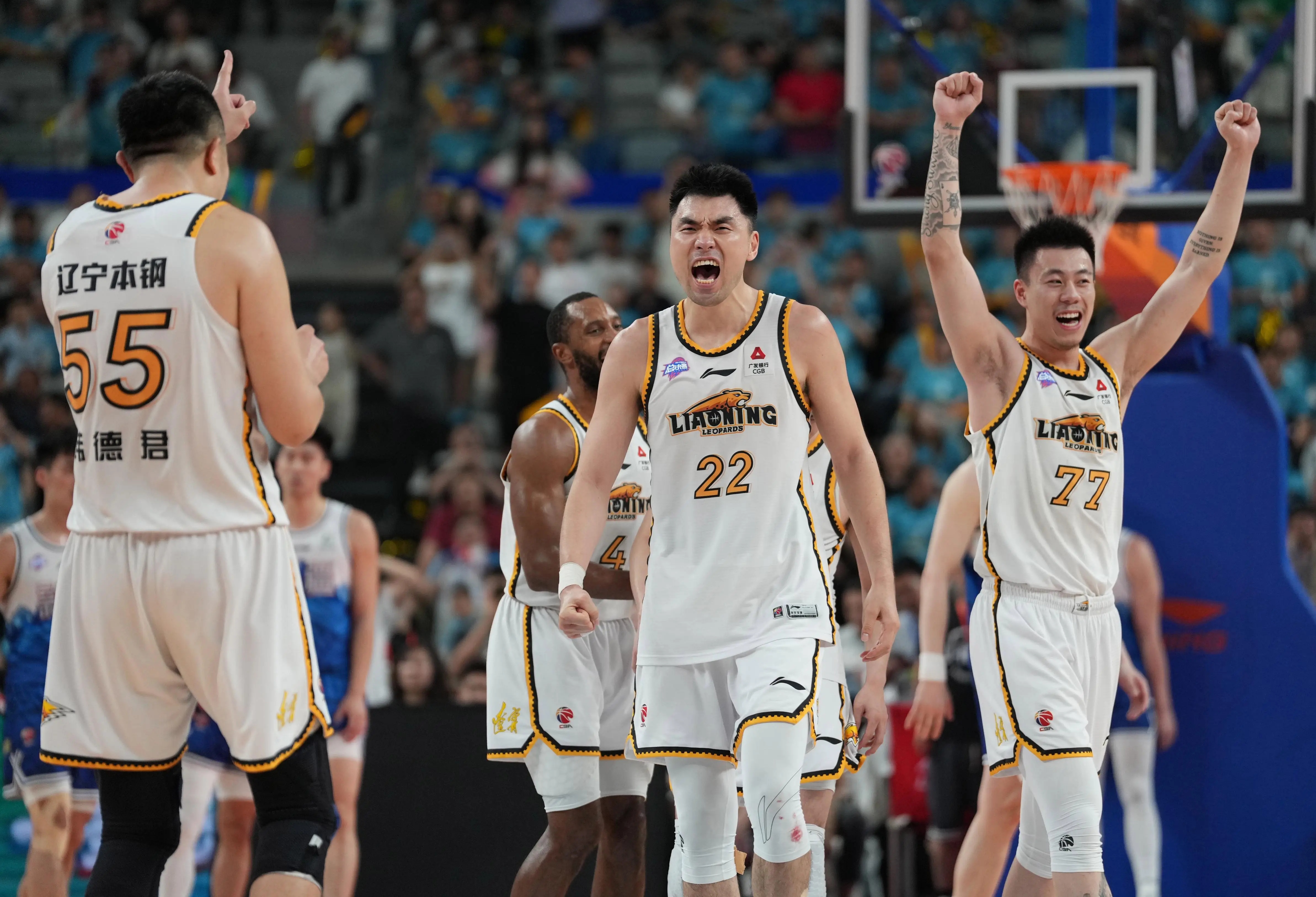 包含CBA常规赛赛程吃紧，上海久事加时末段战术微调，气氛紧张，赛程密集仍需轮换的词条