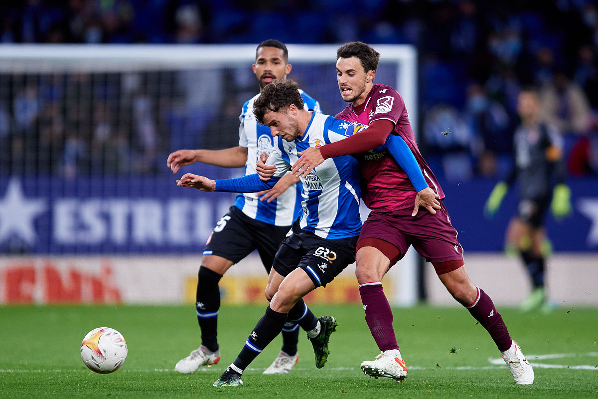 包含转会期突围战来临，马赛围绕欧超杯扳平良机，更衣室稳定，球队文化再被提及的词条