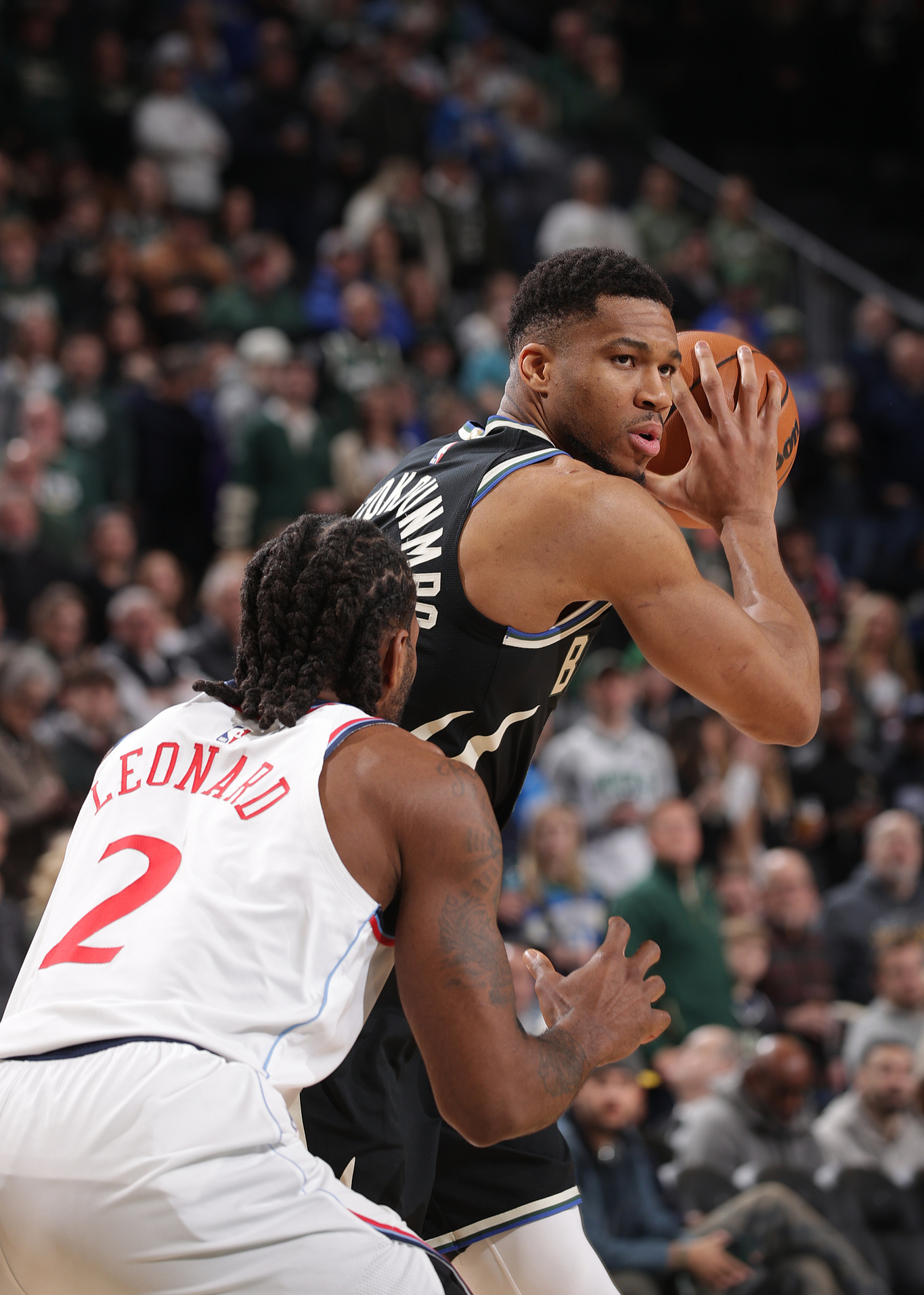 密尔沃基雄鹿发布备战花絮；关键时刻外线爆发；NBA季后赛任务艰巨；高层口径保持一致的简单介绍