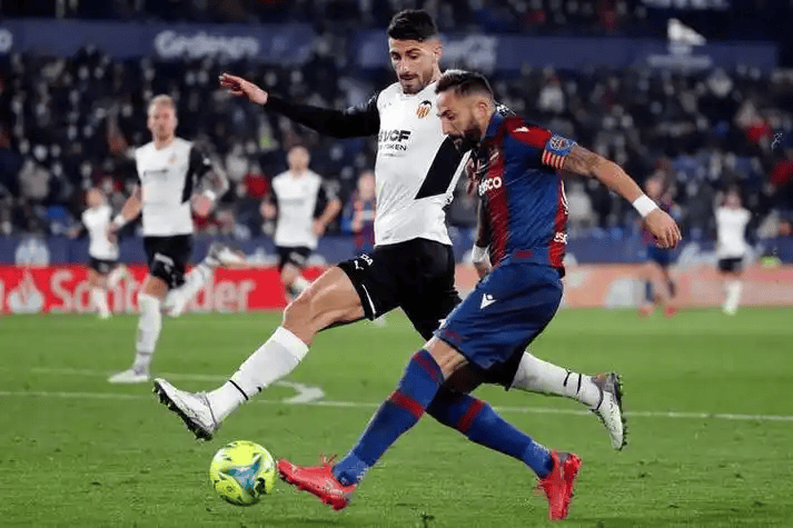 关于塞维利亚迎德甲关键赛；清晨队长鼓劲；信心回归；更衣室氛围转暖的信息