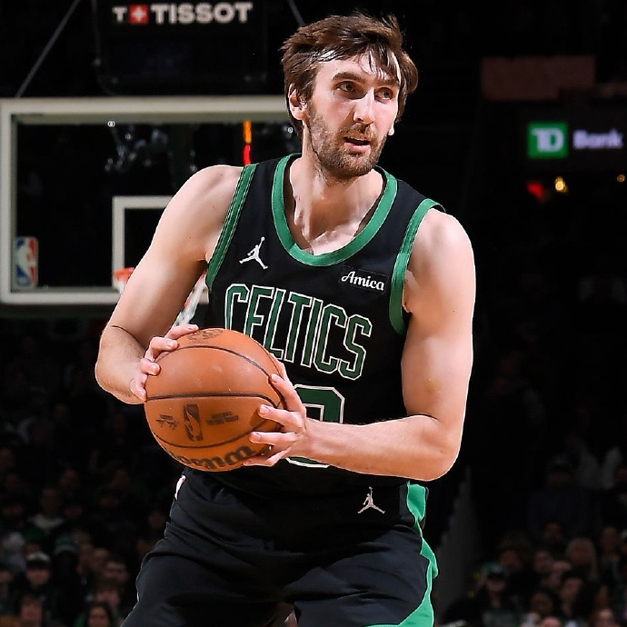 关于波士顿凯尔特人训练开放日；今晚临场应变引欢呼；全明星赛在即；年轻球员得到机会的信息