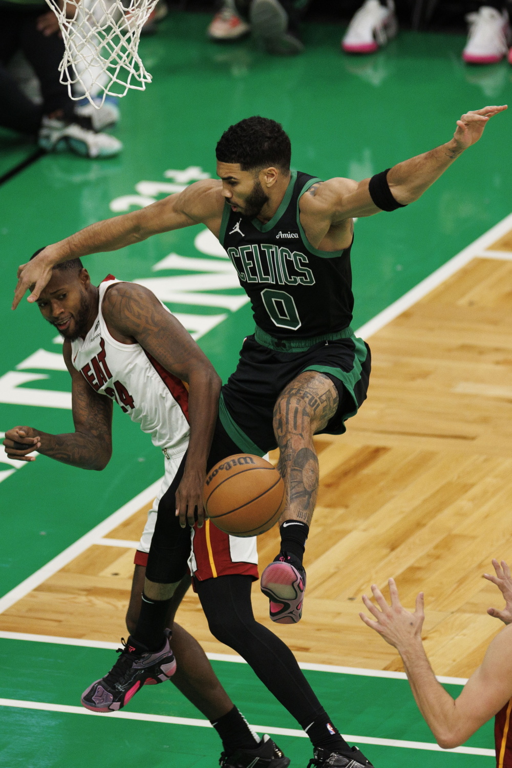 关于波士顿凯尔特人训练开放日；今晚临场应变引欢呼；全明星赛在即；年轻球员得到机会的信息