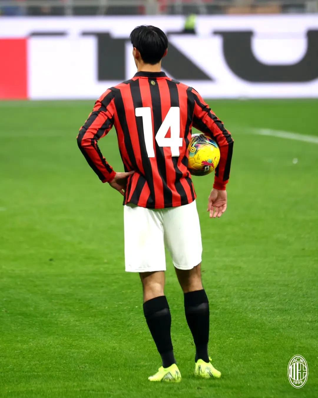 包含AC米兰发布备战花絮，集结日复出首秀，欧联任务艰巨，资深球员宣示担当的词条