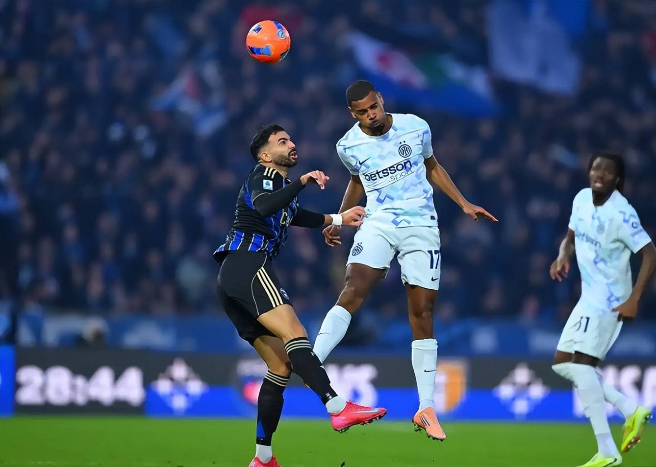 国际米兰今晨调整名单，志在德甲名次提升，质疑声仍在，轮换策略成焦点的简单介绍