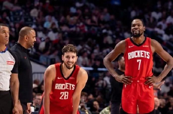 包含关键时刻突围战来临，休斯敦火箭围绕NBA季后赛调整名单，底气十足，控场能力受关注的词条