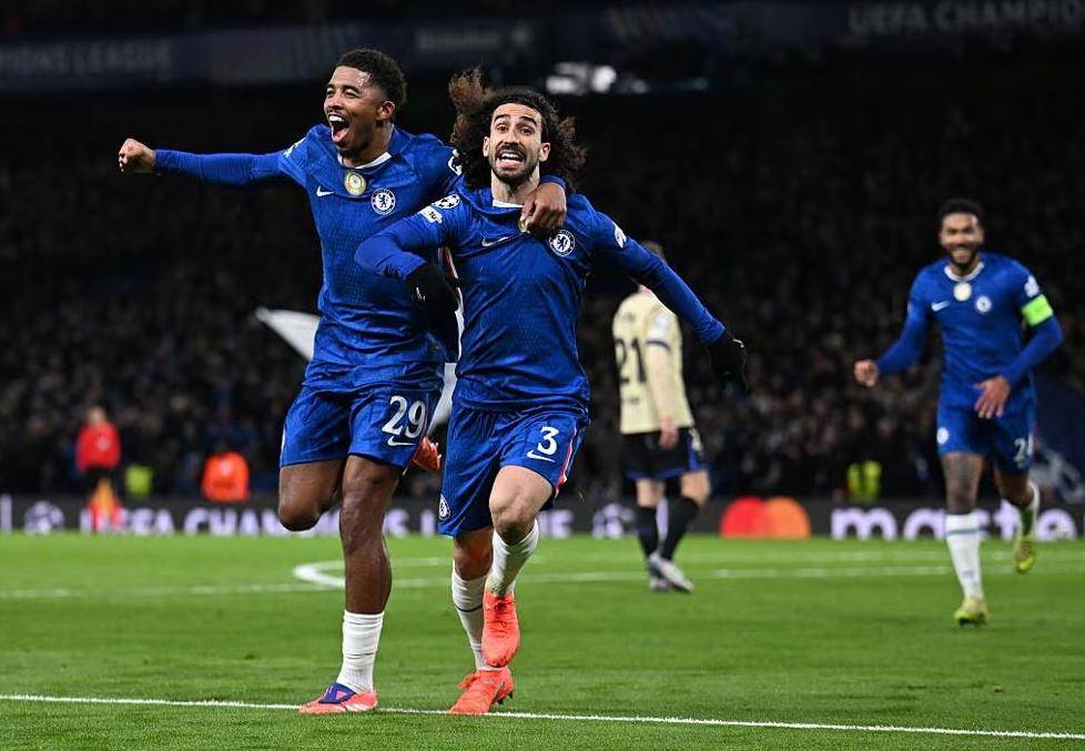 包含纽卡斯尔训练开放日；今夜主帅复盘引欢呼；足总杯在即；更衣室氛围转暖的词条